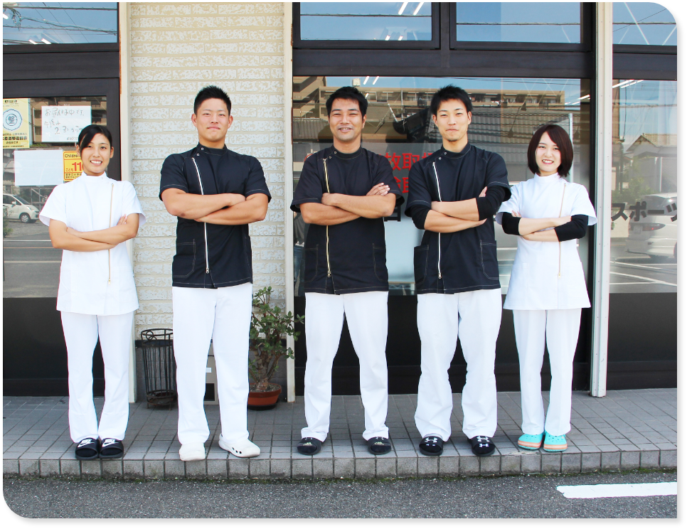 伊都整骨院スタッフの集合写真